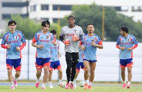 Football: Japan players train in Mexico