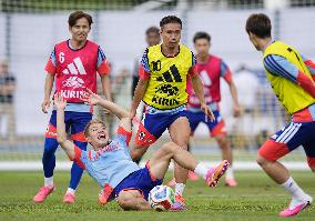 Football: Japan players train in Mexico