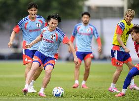 Football: Japan players train in Mexico