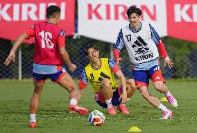 Football: Japan players train in Mexico