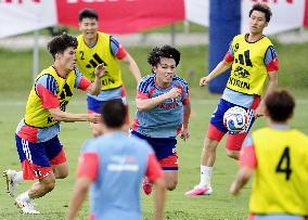 Football: Japan players train in Mexico