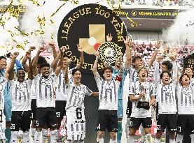 Football: "100 Year Vision League"