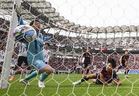 Football: "100 Year Vision League"