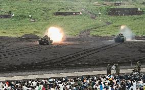 GSDF conducts artillery drill in Shizuoka Pref.