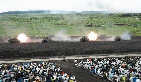GSDF conducts artillery drill in Shizuoka Pref.