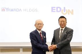 Press Conference on the Management Integration of Yamada HD and Edion