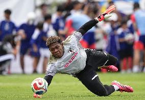 Football: Japan players train in Mexico