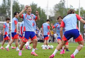Football: Japan players train in Mexico