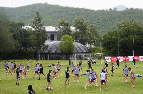 Football: Japan players train in Mexico