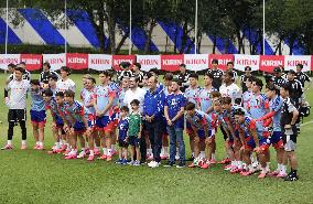 Football: Japan players train in Mexico
