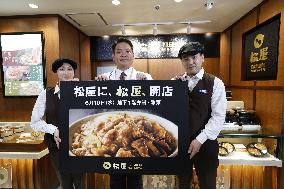 Beef bowl store opens in department store in Ginza