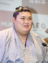 Sumo: Paris tournament