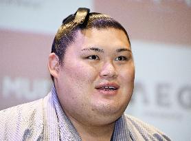 Sumo: Paris tournament