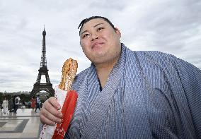 Sumo: Paris tournament
