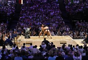 Sumo: Paris tournament