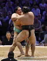 Sumo: Paris tournament
