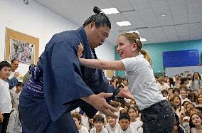 Sumo: Paris tournament