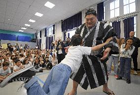 Sumo: Paris tournament