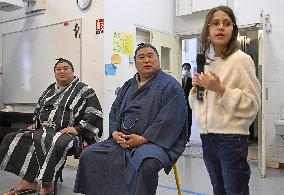 Sumo: Paris tournament