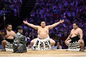 Sumo: Paris tournament