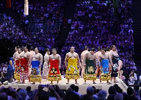 Sumo: Paris tournament