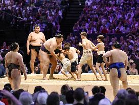 Sumo: Paris tournament