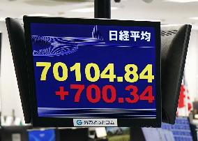 Nikkei rises rises above 70,000