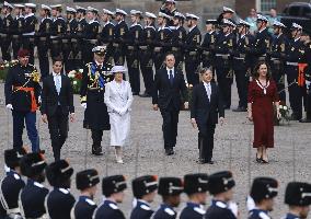 Japan's emperor, empress in Amsterdam