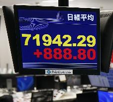 Tokyo stocks soar