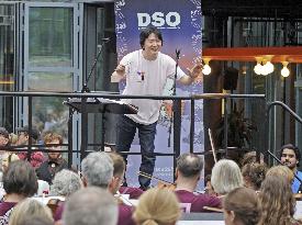 Berlin flash mob conducted by Japan's Yamada