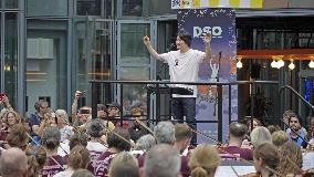 Berlin flash mob conducted by Japan's Yamada