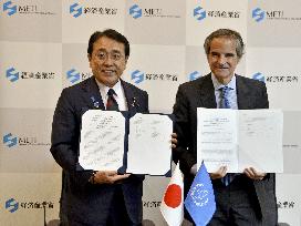 Japan industry minister Akazawa and IAEA chief Grossi