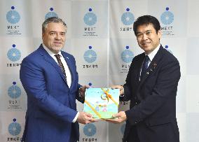 Japan to donate picture books to Ukraine