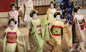 Maiko dance practice