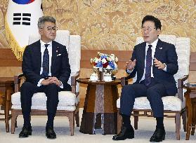 LDP lawmaker meets with S. Korean president in Seoul