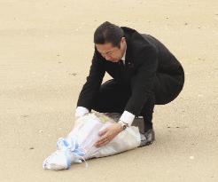 Minister visits fatal boat accident site in Okinawa