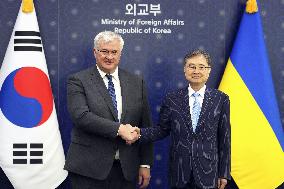 S. Korea-Ukraine foreign ministers' talks