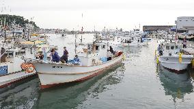 Seaweed harvesting season starts in central Japan