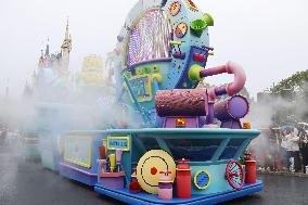 Summer parade at Tokyo Disneyland