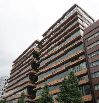Exterior, logo, and signs of Yamato Holdings