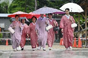 Geiko ritual at Kyoto shrine