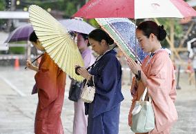 Geiko ritual at Kyoto shrine
