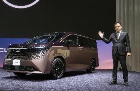 Nissan unveils new minivan