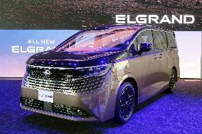 Nissan unveils new minivan