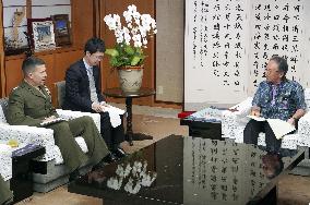 New Marine commander for Okinawa visits Okinawa governor