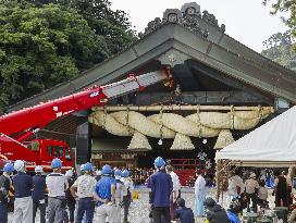 Sacred rope replacement at Izumo Taisha shrine