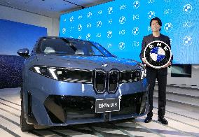 Football player Nakamura pitches BMW new EV
