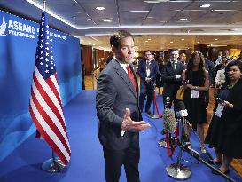 U.S. secretary of state in Manila