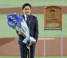 Baseball: Induction ceremony for Kuriyama