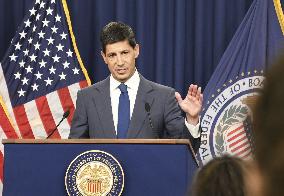 Fed keeps benchmark rate unchanged